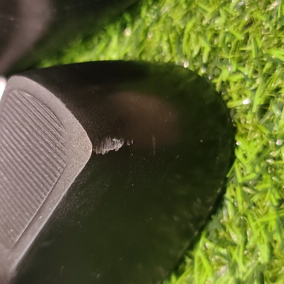 Italian Shoemaker sandals 2" heel platinum color soft leather EUC - Picture 4 of 7